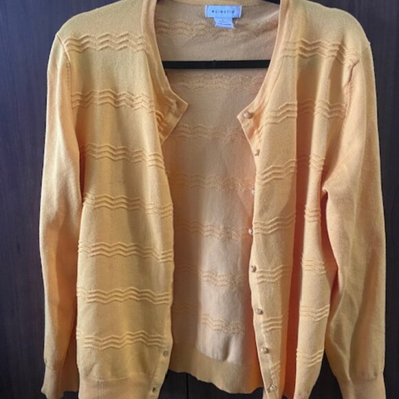Eclectic Yellow Button-Up Cardigan | Size L | Wave Knit - Picture 4 of 4